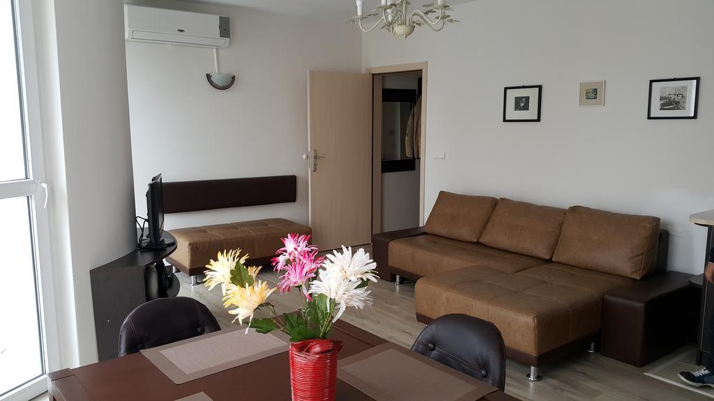 Kraybrezhna Apartment เปาโมเรีย ภายนอก รูปภาพ