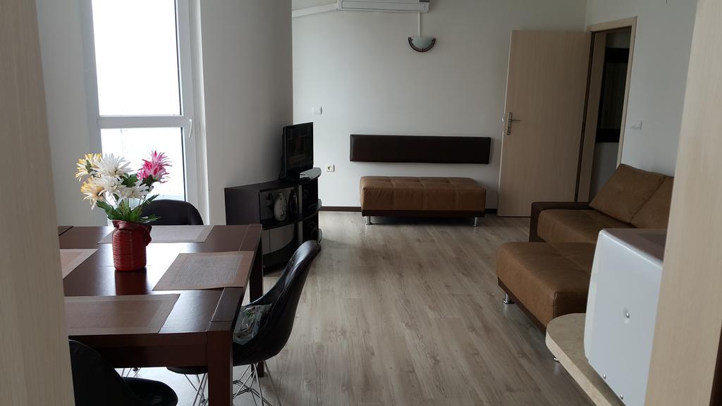 Kraybrezhna Apartment เปาโมเรีย ภายนอก รูปภาพ