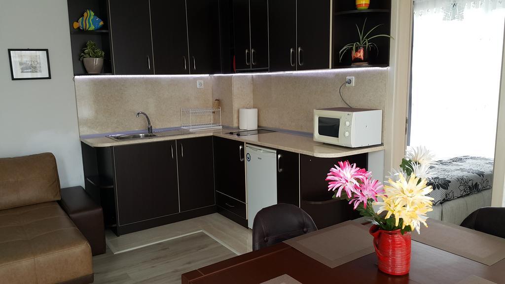 Kraybrezhna Apartment เปาโมเรีย ภายนอก รูปภาพ